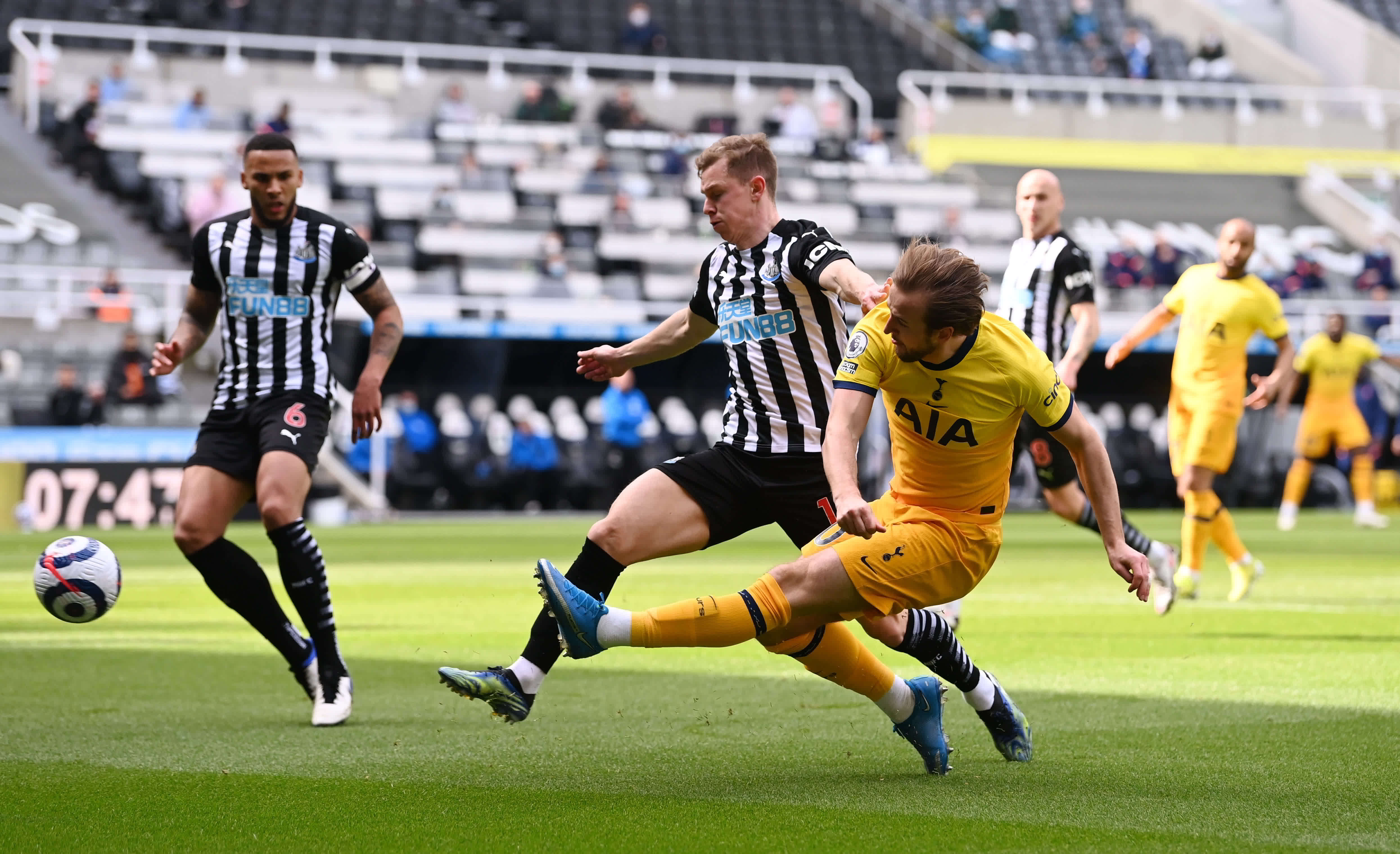 他的敬意和 他的敬意和